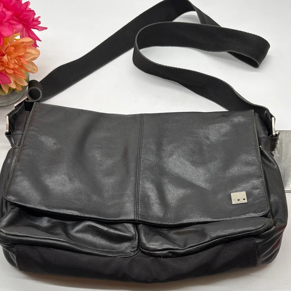 Knomo London Black Leather Men's Messenger Bag TOT8463G